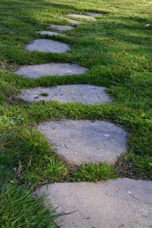 Schist-slab-garden-grass-path